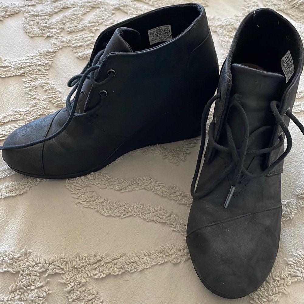 Toms sz 8 wedge bootie, desert